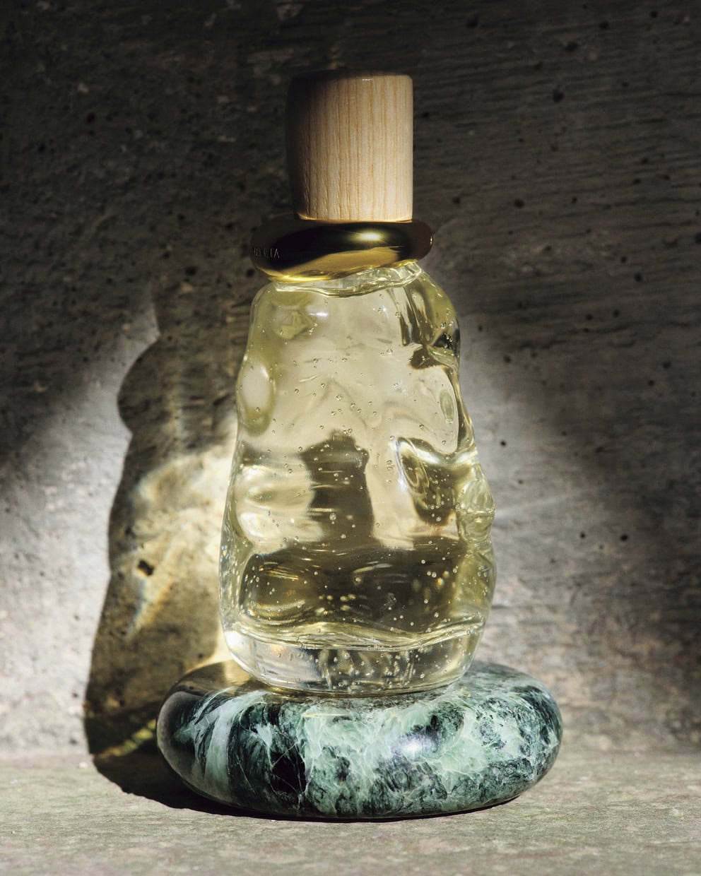 フレグランス〈ACQUA SALE〉100mL¥70,400（ボッテガ・ヴェネタ／ボッテガ・ヴェネタ ジャパン）