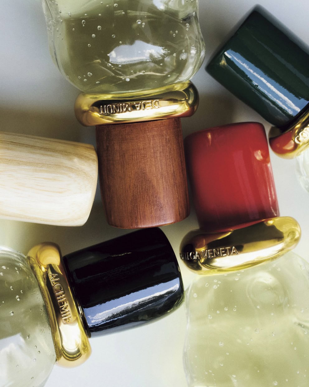 フレグランス〈ALCHEMIE〉〈COME WITH ME〉〈COLPO DI SOLE〉〈DEJA MINUIT〉〈ACQUA SALE〉100mL各¥70,400(全てボッテガ・ヴェネタ/ボッテガ・ヴェネタ ジャパン)