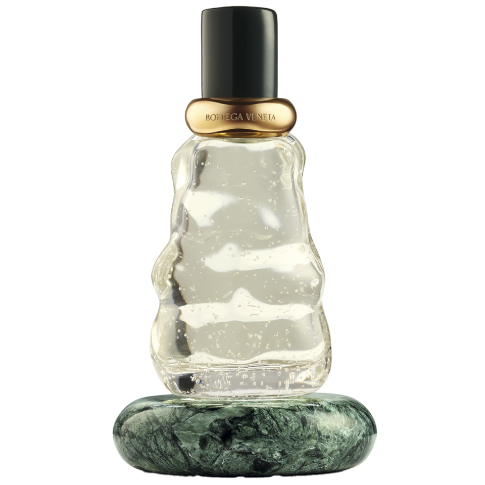 地中海の太陽のように温かく、アンジェリカオイルとオレンジブロッサムが織りなす光の香り。 フレグランス〈COLPO DI SOLE〉100mL ¥70,400(ボッテガ・ヴェネタ/ボッテガ・ヴェネタ ジャパン)