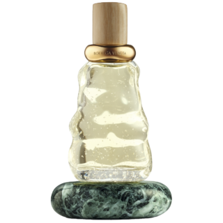 ラブダナムとジュニパーオイルが生む、海を思わせる清らかな香り。 フレグランス〈ACQUA SALE〉100mL ¥70,400(ボッテガ・ヴェネタ/ボッテガ・ヴェネタ ジャパン)