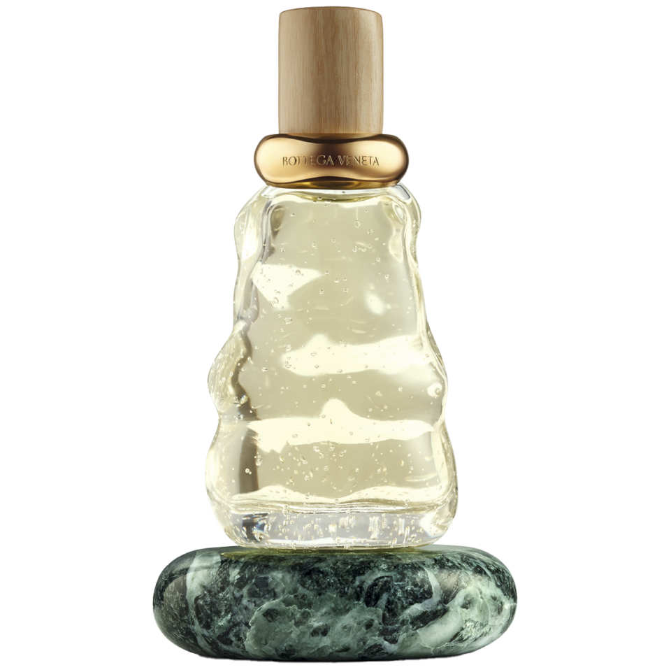 ラブダナムとジュニパーオイルが生む、海を思わせる清らかな香り。 フレグランス〈ACQUA SALE〉100mL ¥70,400(ボッテガ・ヴェネタ/ボッテガ・ヴェネタ ジャパン)