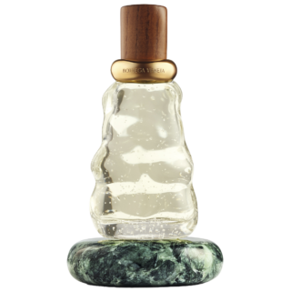 ゼラニウムとカルダモンが織りなすスパイシーで魅惑的な香り。 フレグランス〈DEJA MINUIT〉100mL ¥70,400(ボッテガ・ヴェネタ/ボッテガ・ヴェネタ ジャパン)