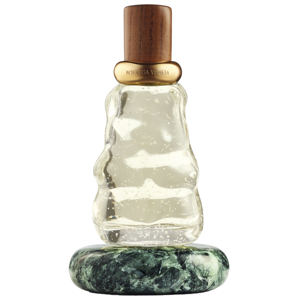 ゼラニウムとカルダモンが織りなすスパイシーで魅惑的な香り。 フレグランス〈DEJA MINUIT〉100mL ¥70,400(ボッテガ・ヴェネタ/ボッテガ・ヴェネタ ジャパン)