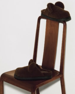 シアリング サボ サンダル¥200,200（フェンディ／フェンディ ジャパン）©Vito Fernicola