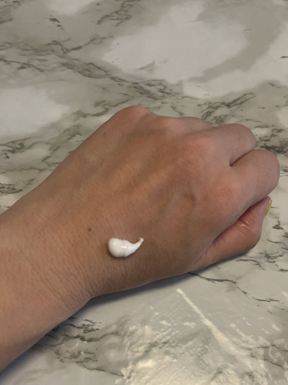 テクスチャーはこんな感じ。その名のとおりクリームで、3つの中では一番ソフトでした