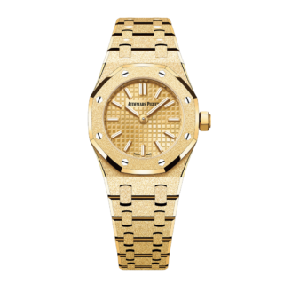 「マットなゴールドが◎」時計〈ロイヤル オーク ミニ フロステッド ゴールド クォーツ〉［K18YG、φ23mm］¥5,225,000（オーデマ ピゲ／オーデマ ピゲ ジャパン）