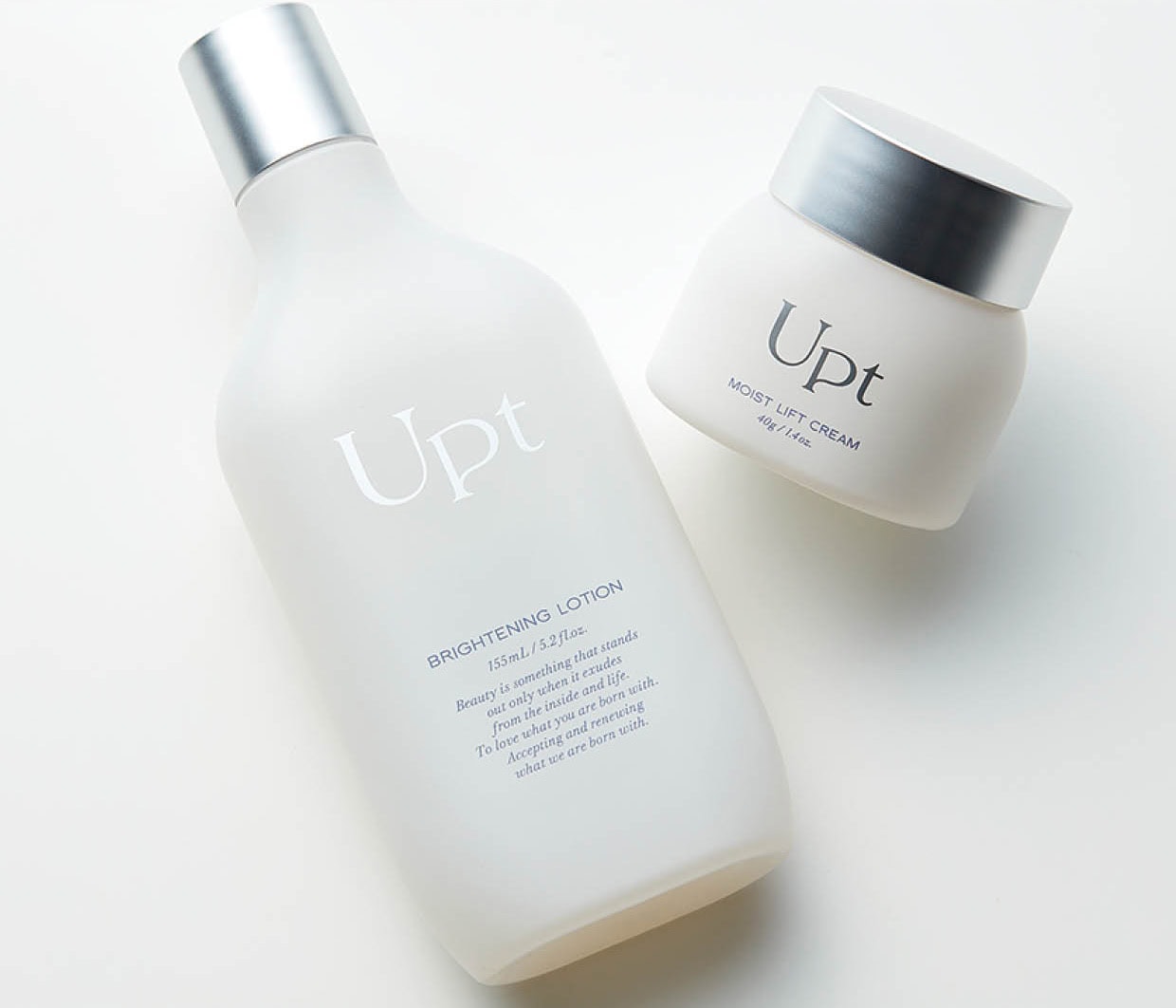 左から：ウプト ブライトニングローション［医薬部外品］155mL ¥2,970、同 モイストリフトクリーム 40g ¥3,300（共にmano mano）