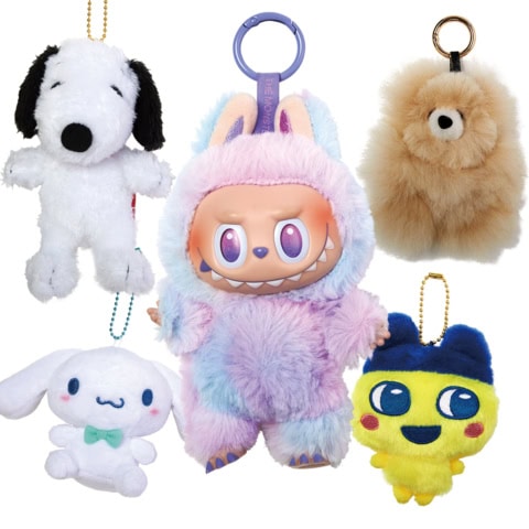 ラブブにモンチッチ…海外ファッショニスタもみんなバッグにつけてる♡【推しのキャラチャーム】