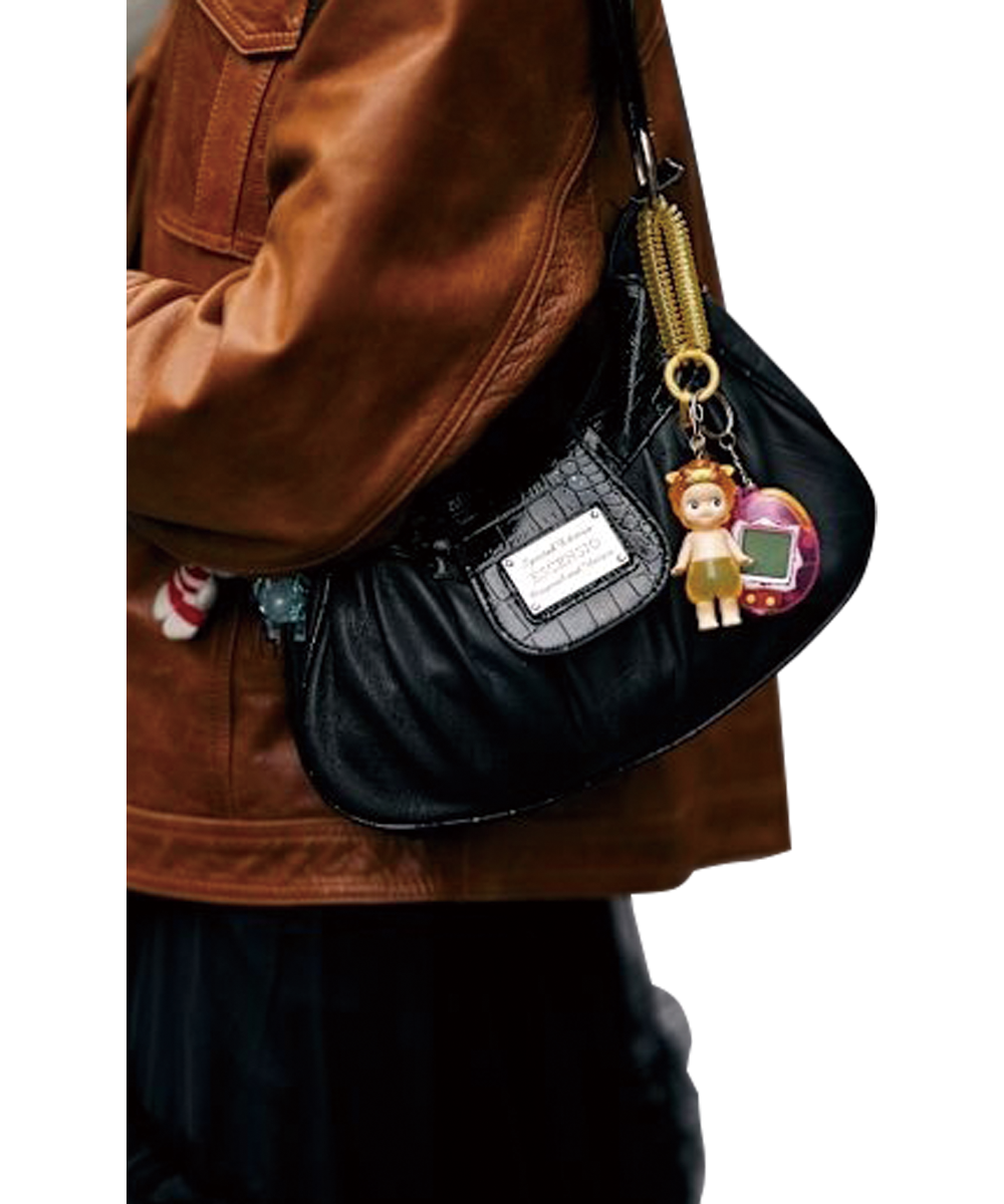 たまごっちは海外でも人気。着こなしのポイントに遊び心を。