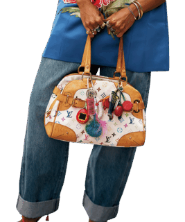 バッグに負けないくらいカラフルなチャームをじゃら付け!