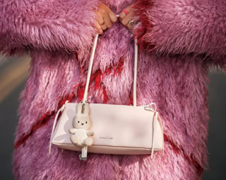 ファーコートとも相性ぴったりのフワフワのミッフィー