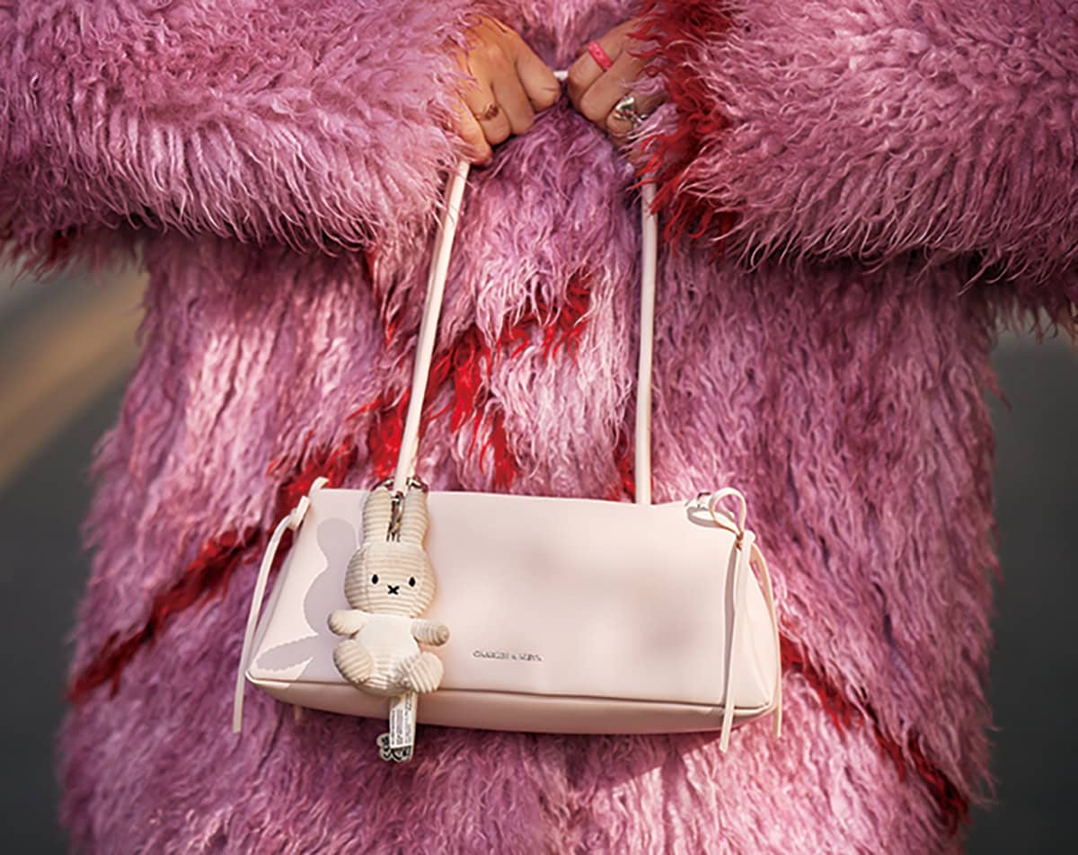 ファーコートとも相性ぴったりのフワフワのミッフィー