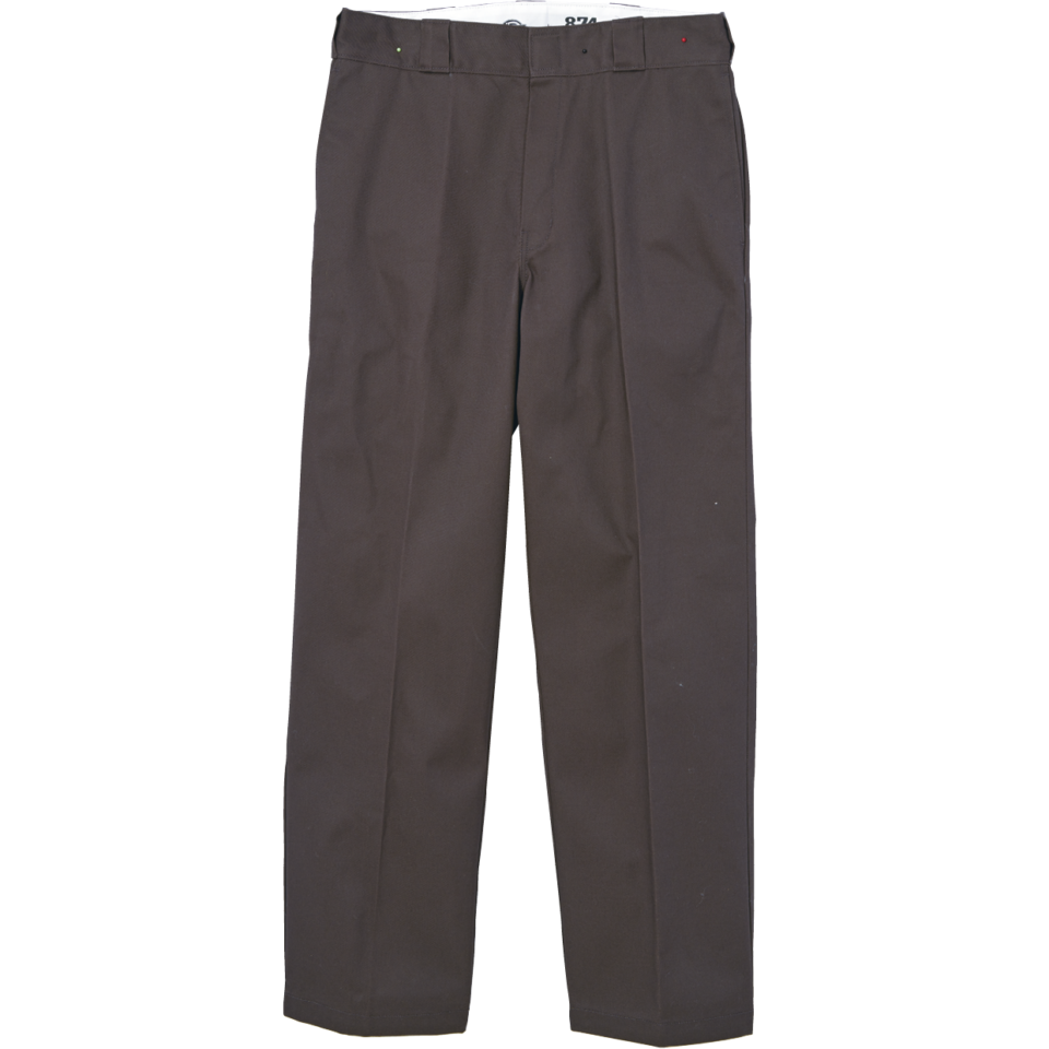 ディッキーズ定番の「original 874 ワークパンツ」は、今季のトレンドカラーでもあるダークブラウンをセレクト。ショート丈のニットを合わせて、タイトなウエストバンドを見せると、コーデにメリハリが出てバランスよし!