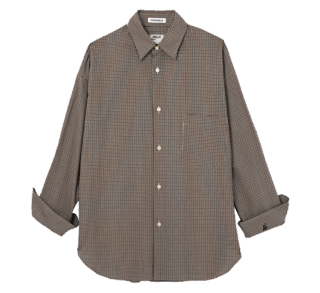 細かいチェック柄なら無地感覚で使える。¥57,200（マディソンブルー）