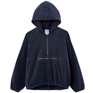 トレンドのハーフジップタイプ。フリースフーディ¥36,300(レンジ オブ ライト/ロンハーマン)