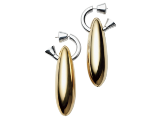 ゴールドとシルバーのカラーコントラストが美しい。ピアス［SV×K18YG］¥150,700