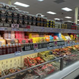 人気の冷凍食品&お菓子がズラリ。10ドル以下の商品が多くて嬉しい。