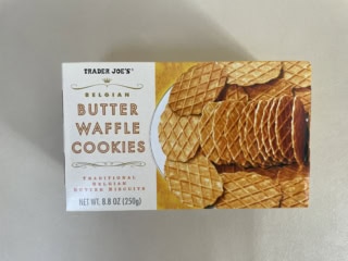 バターワッフルクッキー（3.29ドル）はロングセラー。おみやげで頼まれる率が高くて、いつも数箱買っています。日本でも人気の様子で、Amazon Japanでは1箱3,500円（！）で販売。