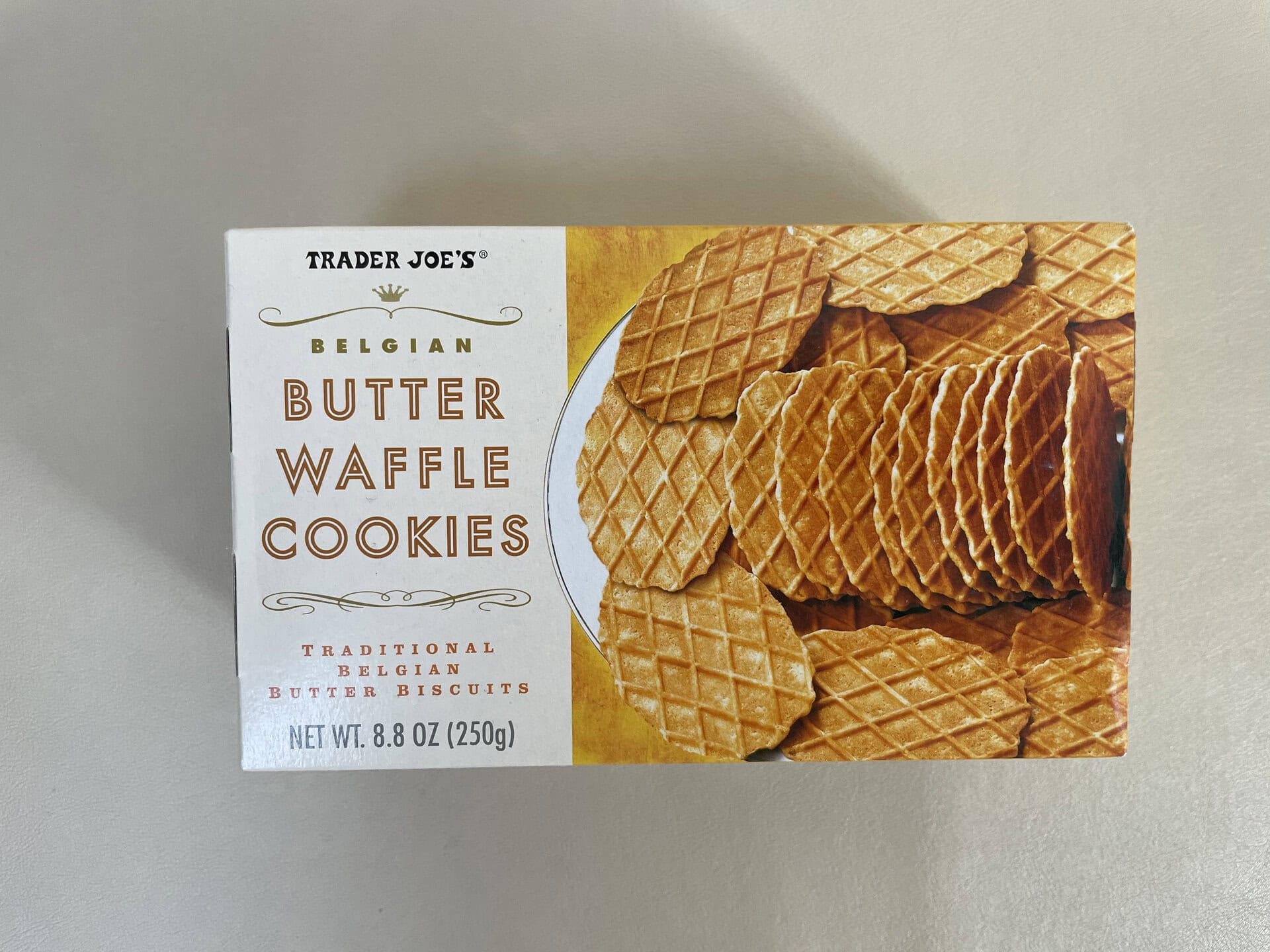 バターワッフルクッキー（3.29ドル）はロングセラー。おみやげで頼まれる率が高くて、いつも数箱買っています。日本でも人気の様子で、Amazon Japanでは1箱3,500円（！）で販売。