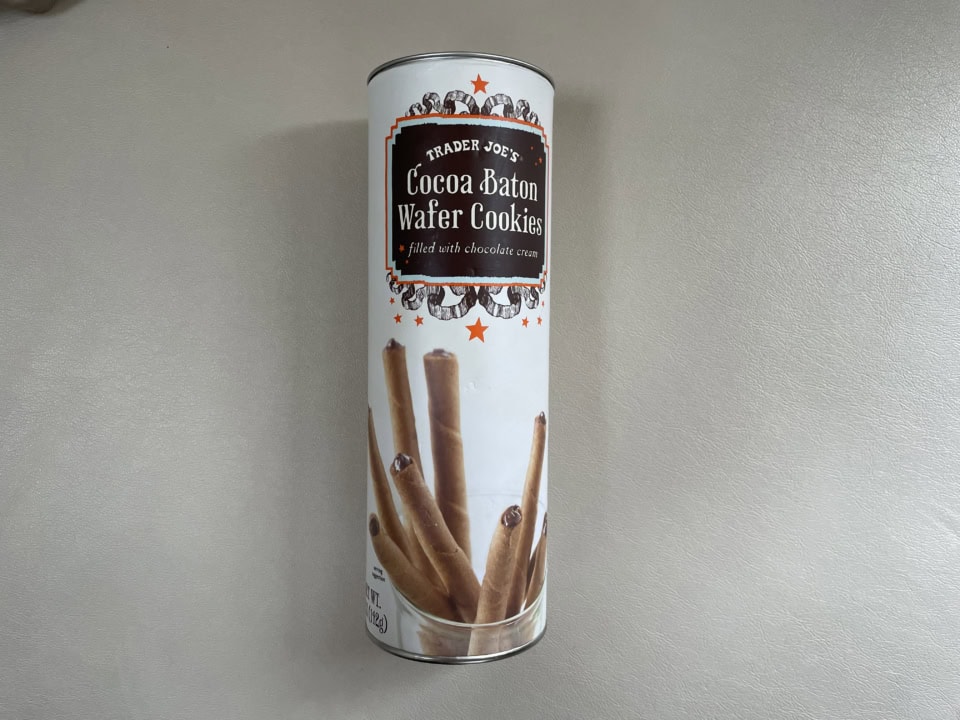 こちらもお気に入りのお菓子。薄いココア生地にチョコ入り。1.99ドルとお買い得!