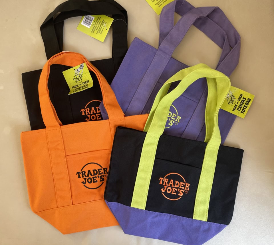 この秋発売されたハロウィンカラーのミニトート各2.99ドル。都市部は朝から行列で即完売だった様子。