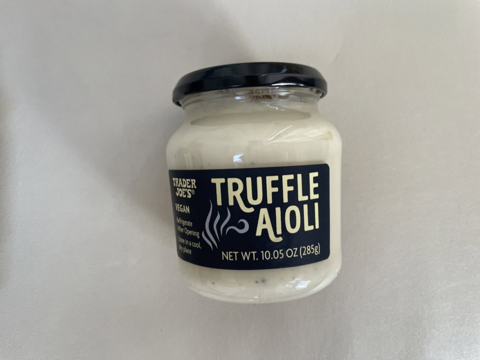 ハワイの友人から頼まれる率の高いトリュフ・アイオリ3.69ドル。ニンニクとトリュフが香る濃厚ソースで、フレンチフライをディップすると美味しいんです~。