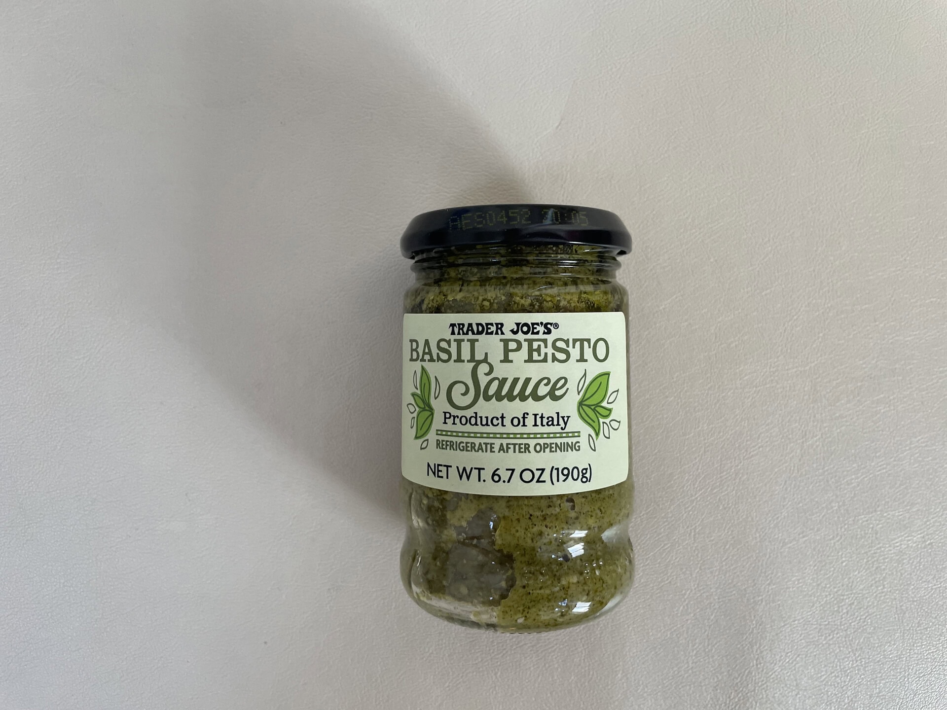 バジルペーストソースはパスタと絡めるだけでお手軽で美味。こちらも3.69ドル。