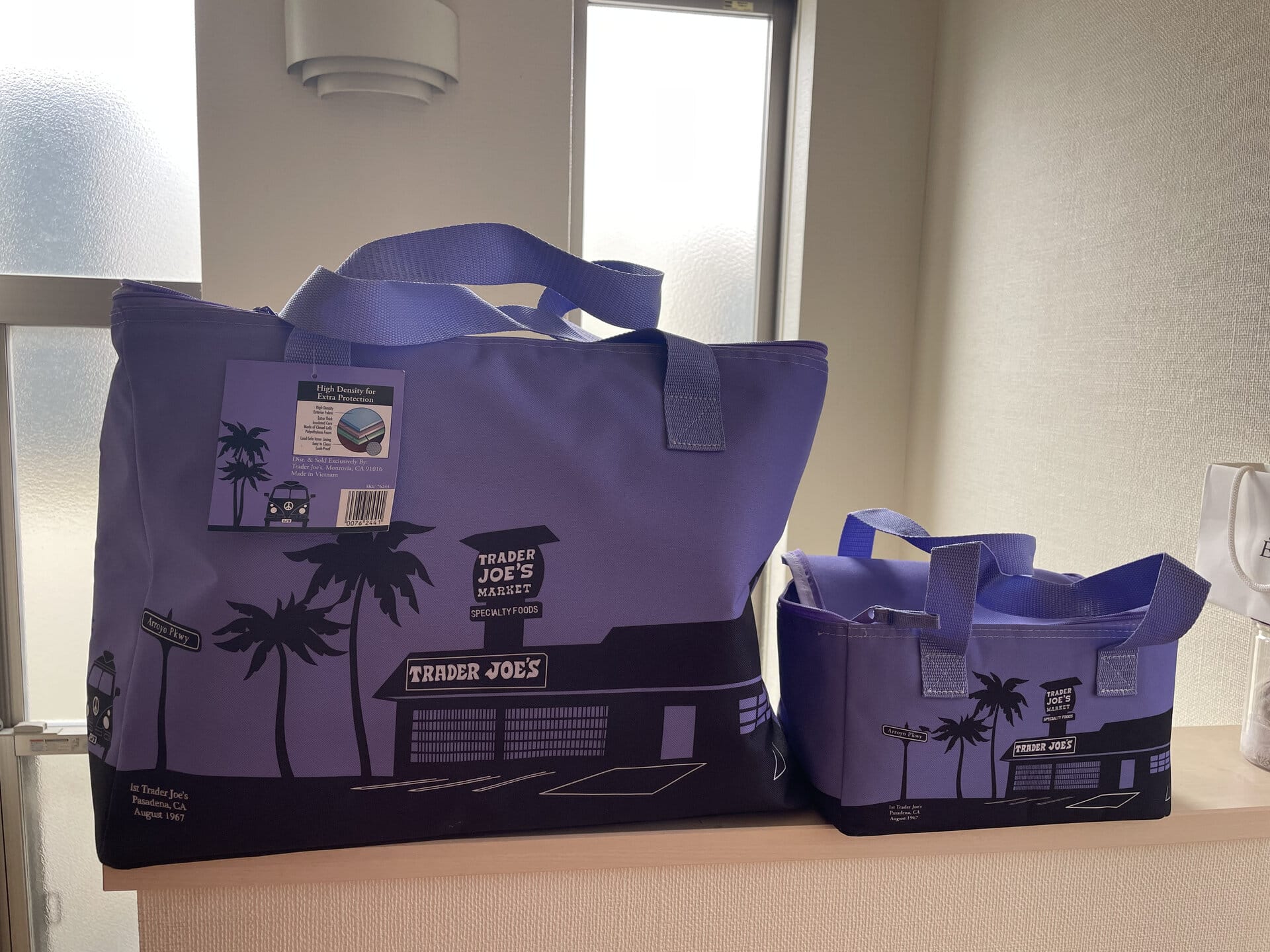 こちらも大人気の保冷バッグ。不定期で新色が発売されます。ビッグ(8.99ドル)もミニ(3.99ドル)も、普段のお買い物で大活躍中! ミニはお土産用に10個買ったときもあったなあ(笑)。