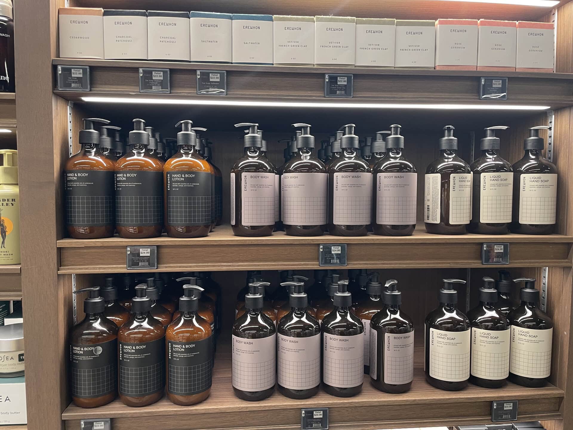 ボディケアもオリジナルが豊富です。重いけど日本に持って帰りたいものばかり。