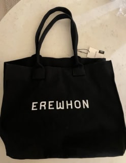 ビッグサイズトートバッグは135ドル。ジム用に購入しましたが、1～2泊の旅行にも大活躍。