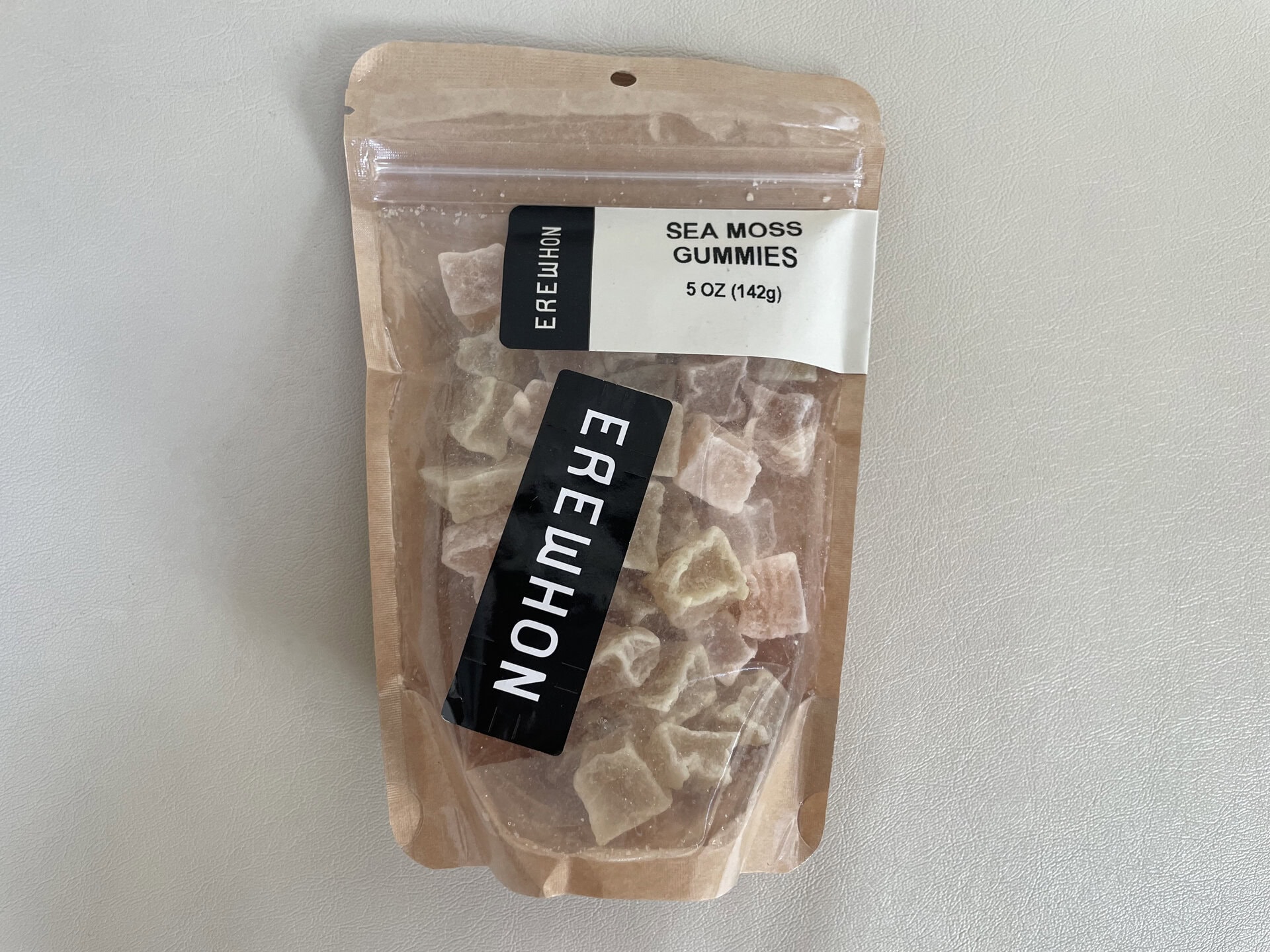 シーモスのグミ、33ドル。まだ食べてないのでお味は不明ですが、シーモスはスムージーも豊富でした。海藻のグミやスムージーって、どんな〜！