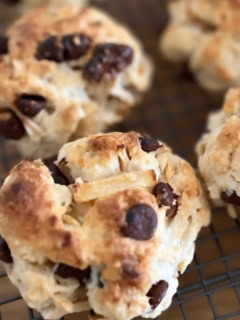 外はさっくさく、中はしっかりしっとり「りんごとチョコのスコーン」