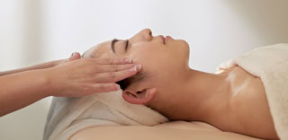 マシンを使っているの? いや、何本指があるの? と思うほど、神の手ような施術に思わず眠ってしまいました。