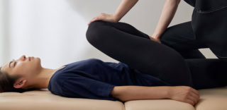 国家資格保持者による骨格根本ケアは、生活環境による姿勢のゆがみなどから来る 痛みや疲労を根本から調整するマッスルテンション リリーフ 70分¥22,000~