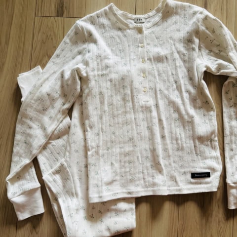 小花柄のレギンスだってはいちゃうんだから! 40代ママ編集者の「買ってよかった」大人可愛い服