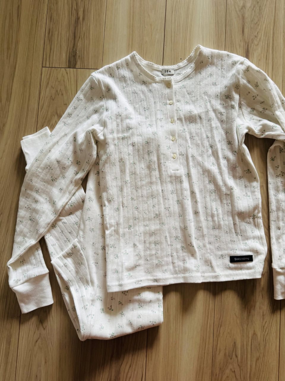 小花柄のレギンスだってはいちゃうんだから！ 40代ママ編集者の「買ってよかった」大人可愛い服