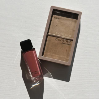 「HERAセンシュアルヌードグロス ＃138」と「ETUDEコントゥールパウダー ＃1」