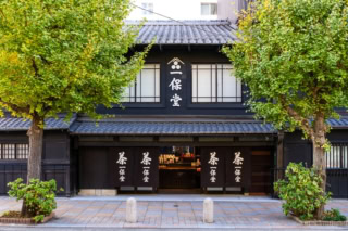 「一保堂茶舖」は、京都に本店を構える1717年創業の老舗。穏やかな香りとまろやかな味わいが特徴の“京銘茶”を取り扱う名店として知られている。