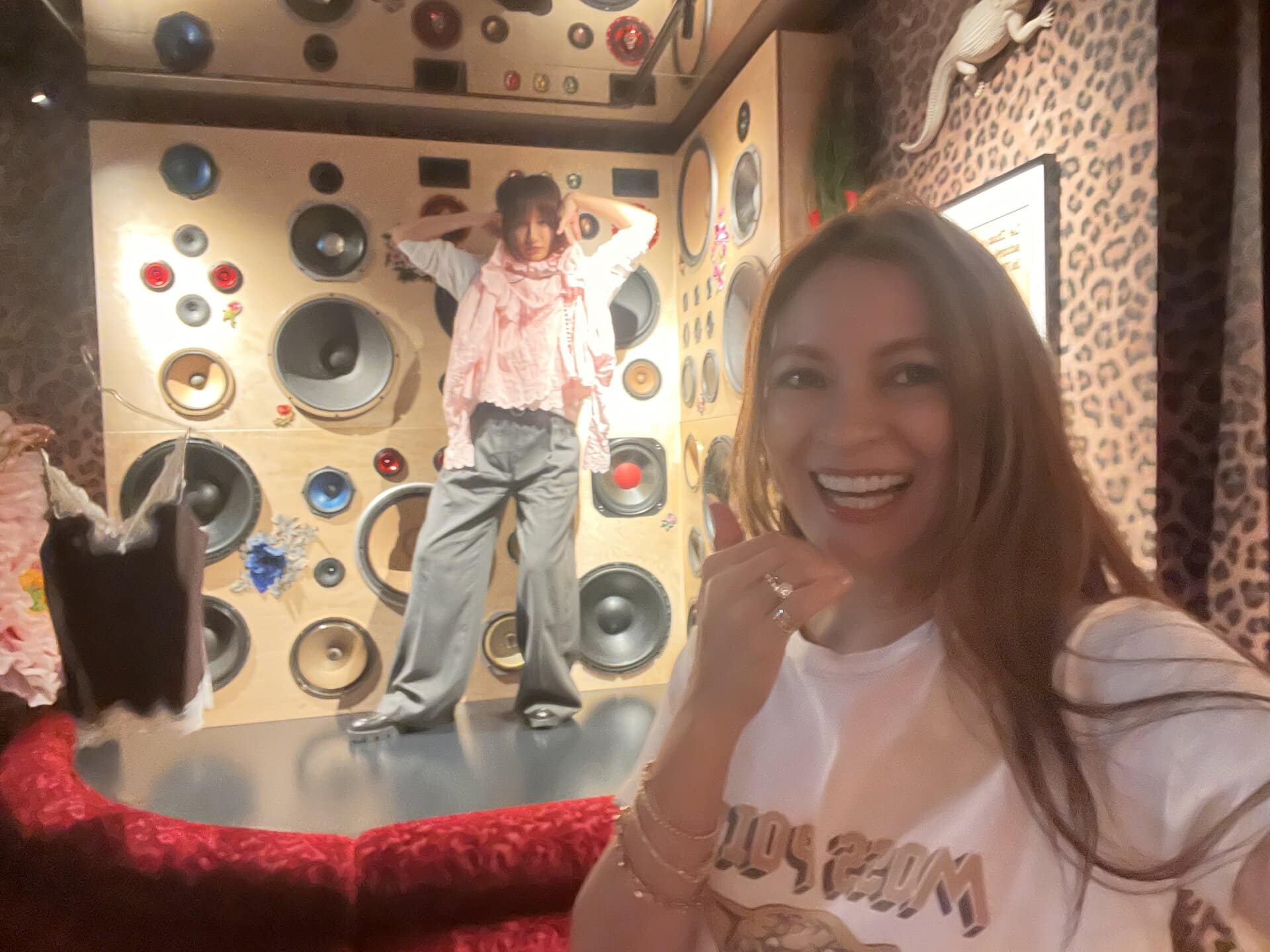 今回はまゆみんと何年ぶり!? かの千葉ロケだったので、ロケバスの中でえんえんとおしゃべりしてました♥