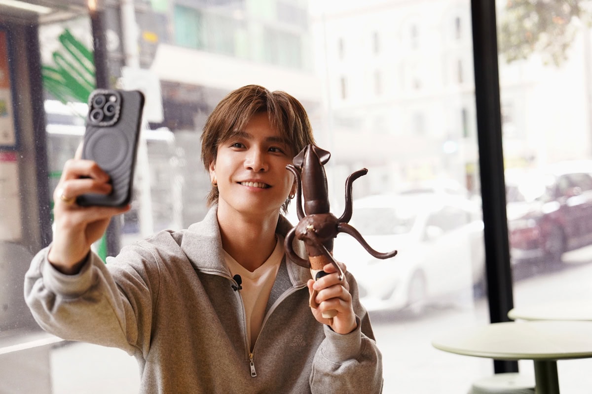 【NZメモ】イカやコウモリなど、パンチのきいたモチーフで人気のアイスクリームショップ「Giapo」。岩田さんが食べているこちらのアイス、実は抹茶味なんです。見た目は若干グロいですが、お味は最高とのこと。