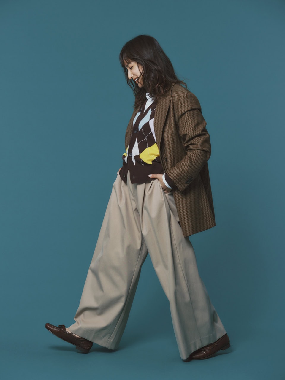 無地ニットを大柄×明るめカラーの【アーガイルニット】に差し替えるだけで、一気に洒落る♡