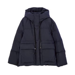 「モードなムードに胸キュン♡」フォルムダウンショートコート¥143,000（エブール フォー ロンハーマン／ロンハーマン）