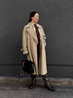 エステータのコート、ファビオ ルスコーニのブーツ、アローのストール、メゾンカナウのバッグ、その他は全て本人私物