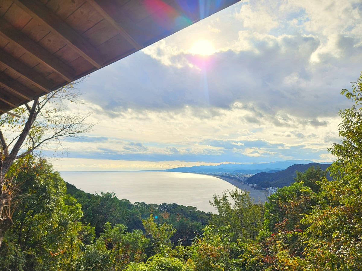 松本峠・東屋からの、ずっと見ていたくなる絶景！