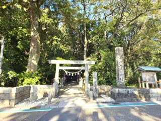 境内に入る前から厳かな雰囲気がひしひしと。