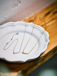 リエリィ クロスネックレス 全2色 ¥22,000(コラントッテ)