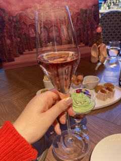 ロゼ スパークリングワイン ￥900※アフタヌーンティー注文者限定の価格