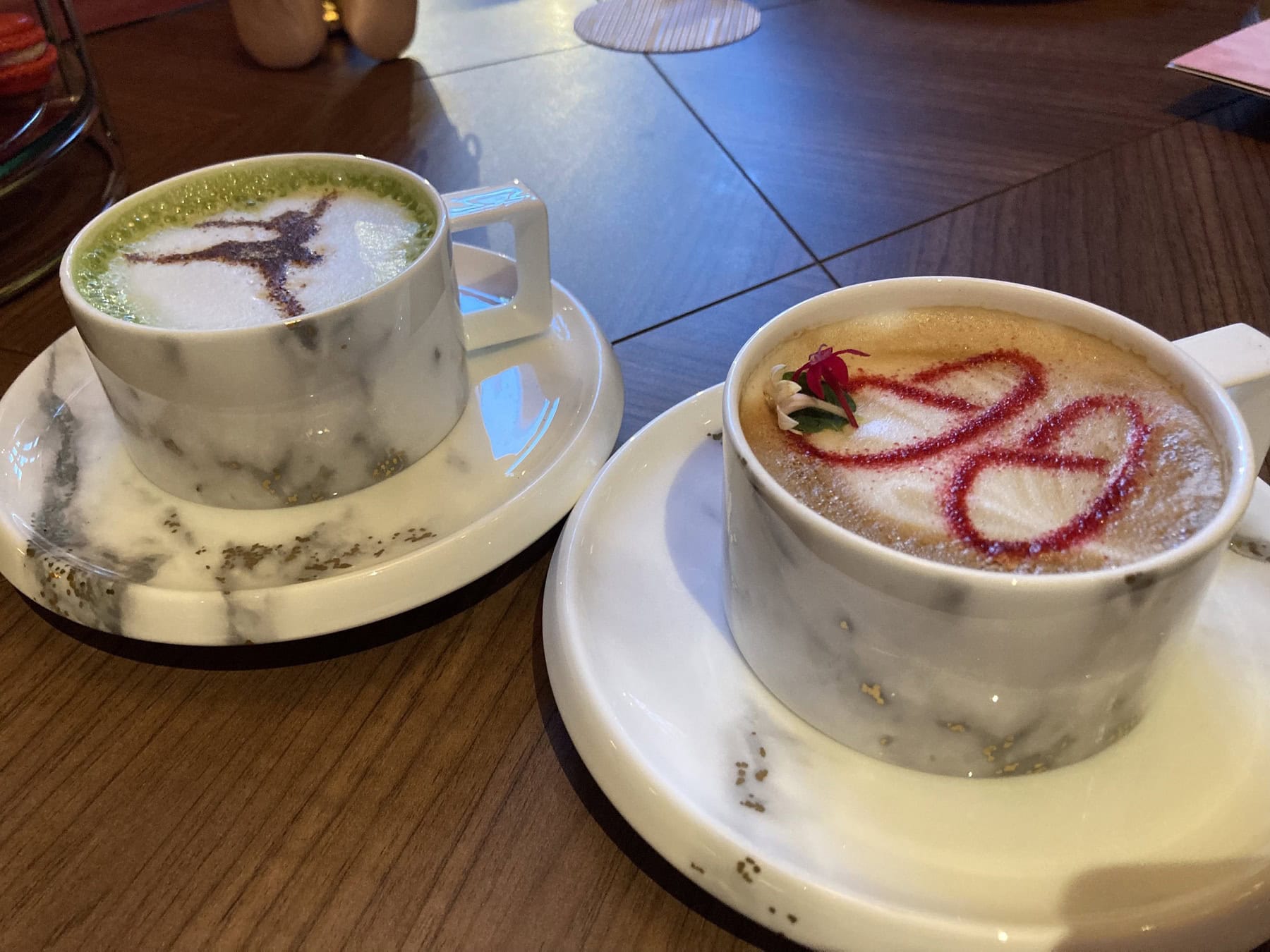 「マーシャのスリッパのラテ」と「バレリーナのラテ」