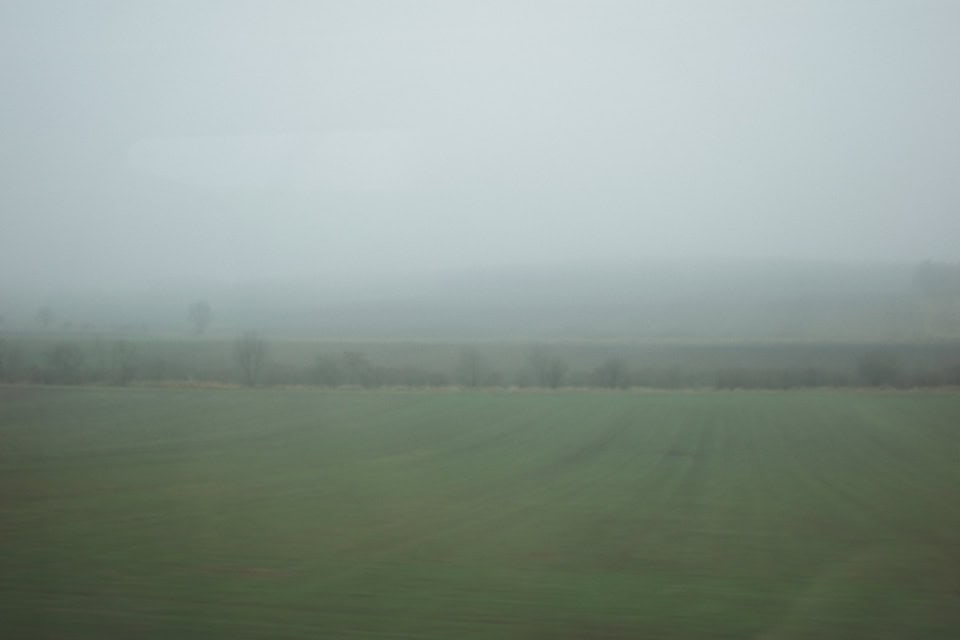 【連載】清水みさと「旅をせずにはいられない」vol.4 今年の旅を振り返る　車窓からの景色がほぼもやで真っ白