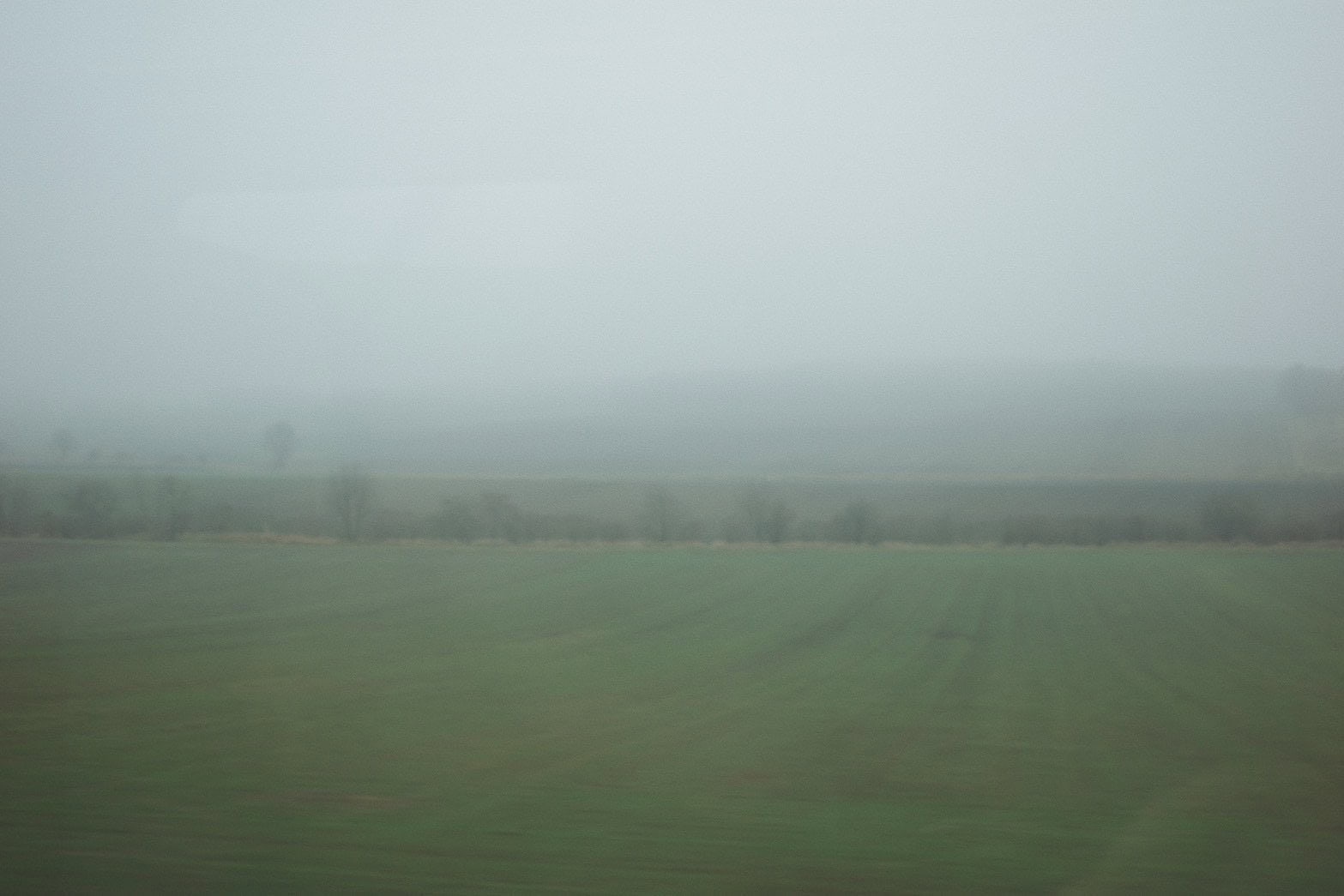 【連載】清水みさと「旅をせずにはいられない」vol.4 今年の旅を振り返る　車窓からの景色がほぼもやで真っ白